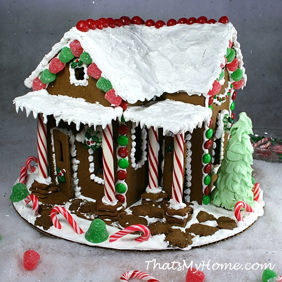 christmas gingerbread farmhouse from thatsmyhome.recipesfoodandcooking.com